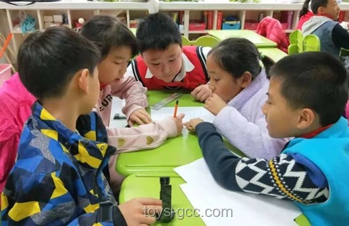 登陆新纪元：少年组合的创新舞台革命